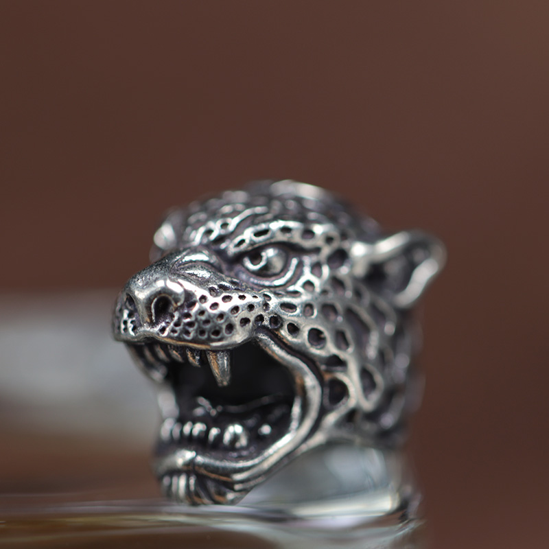 Scultura testa di leopardo col - Paracord Survival Bracelet recensione e prezzo