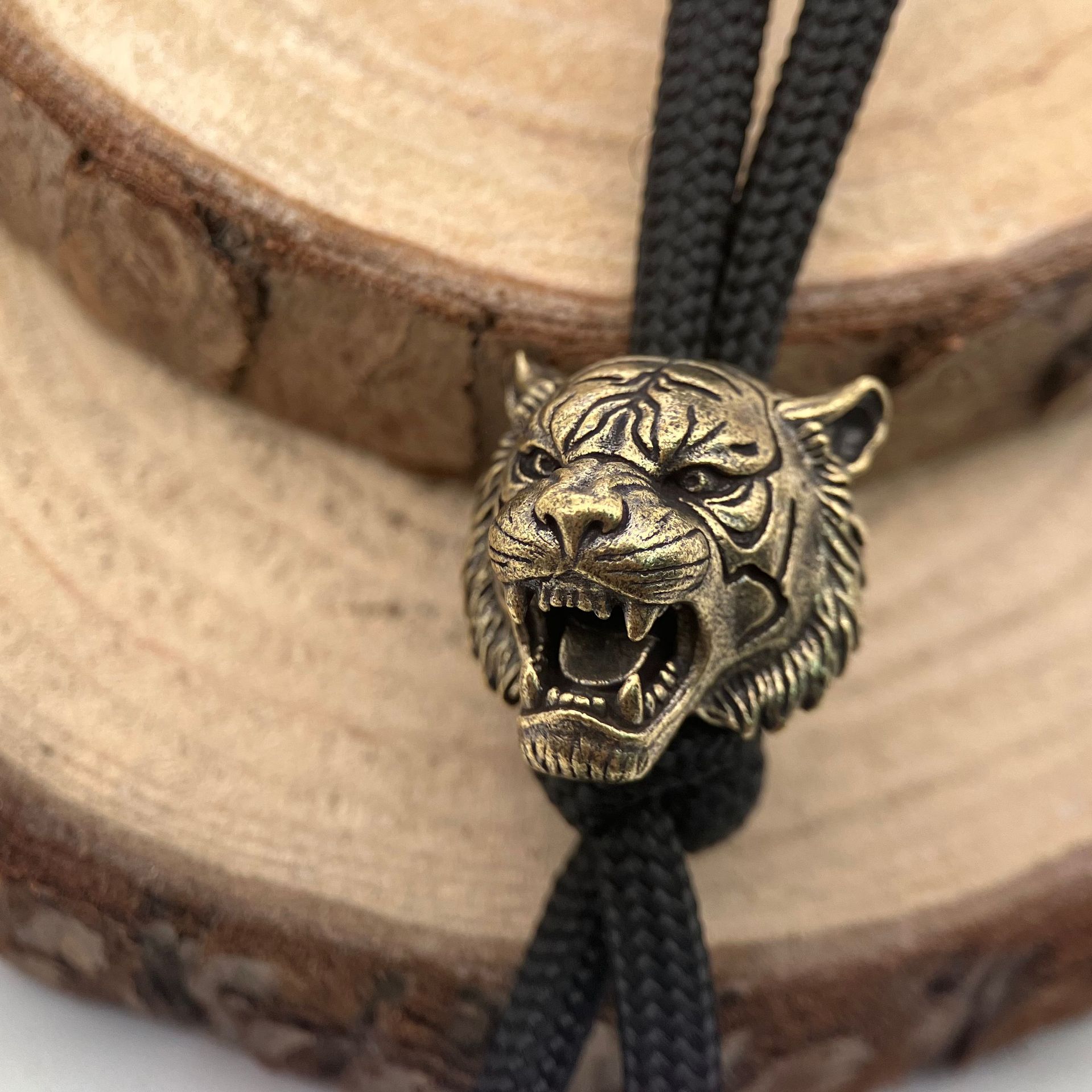 Ciondoli a forma di testa di t - Paracord Survival Bracelet recensione e prezzo